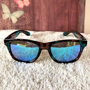Blenders Eyewear Psycho Cat Sunglasses